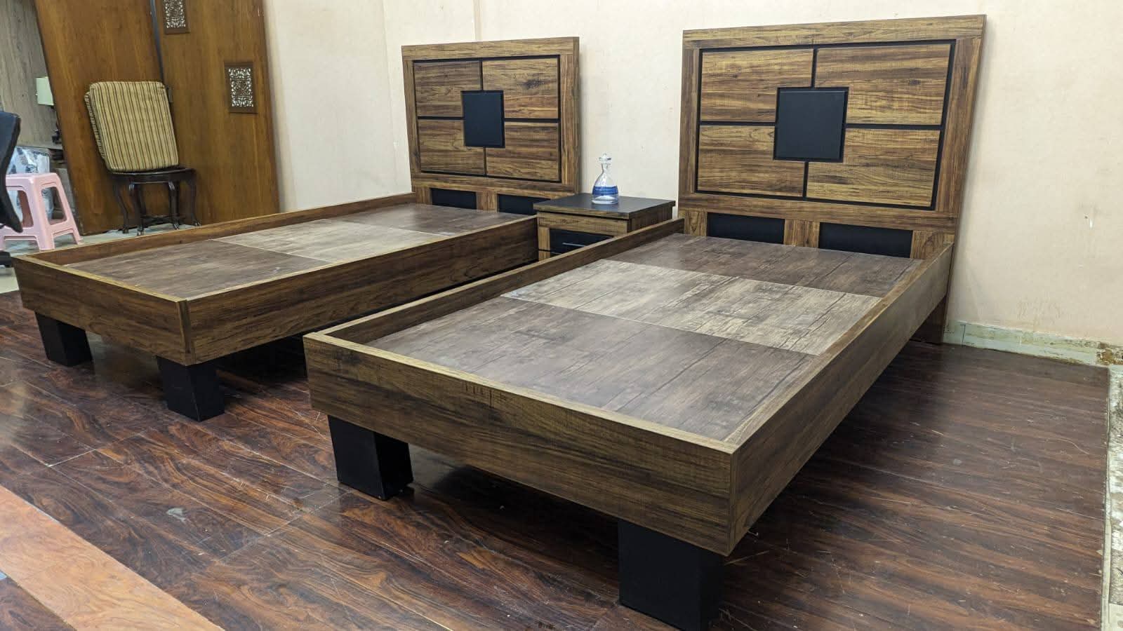 New Pair Of Bed With Shared Side Table & Dressing Table