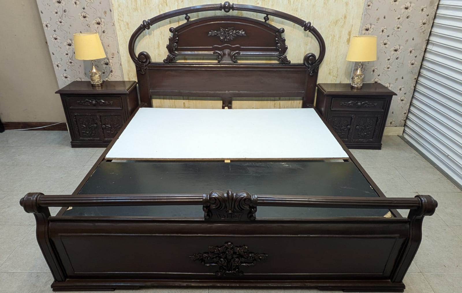 King Size Bed With 2 Side Tables