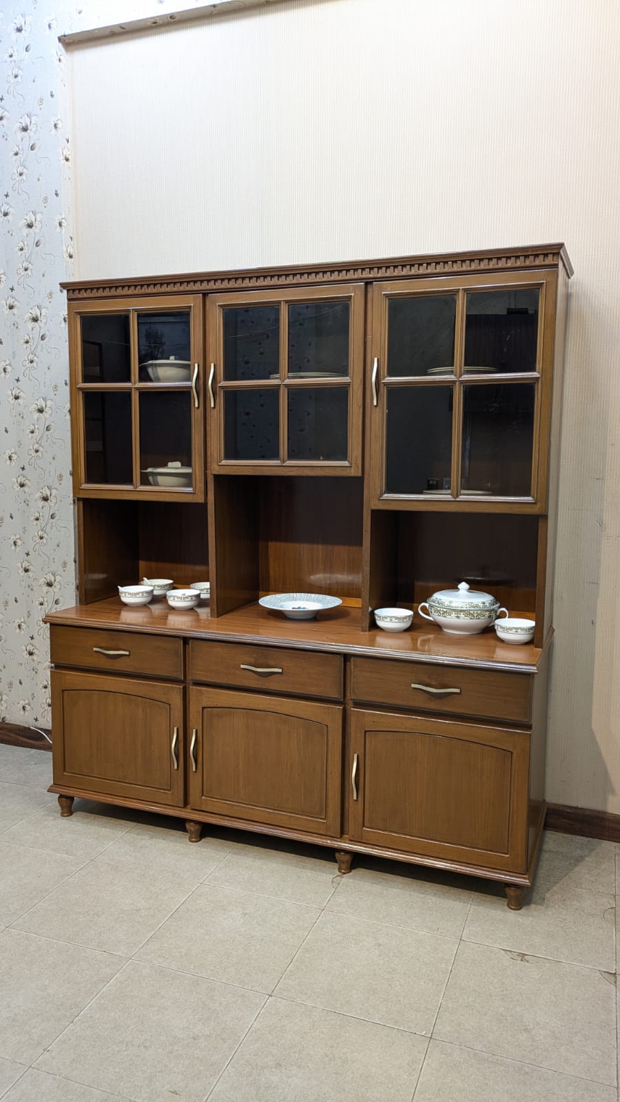 Beautiful Crockery Divider