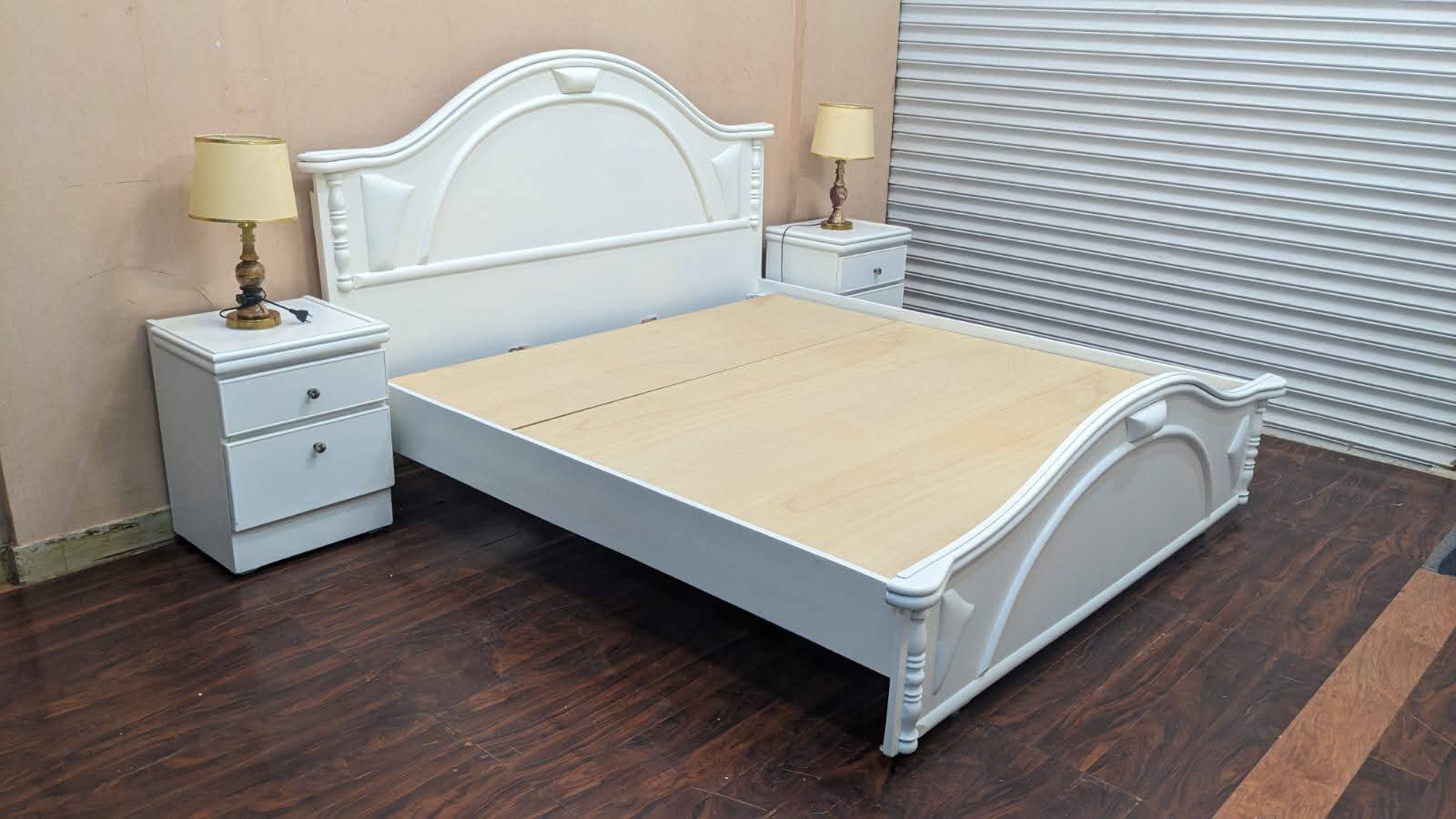 King Size Bed With 2 Side Tables