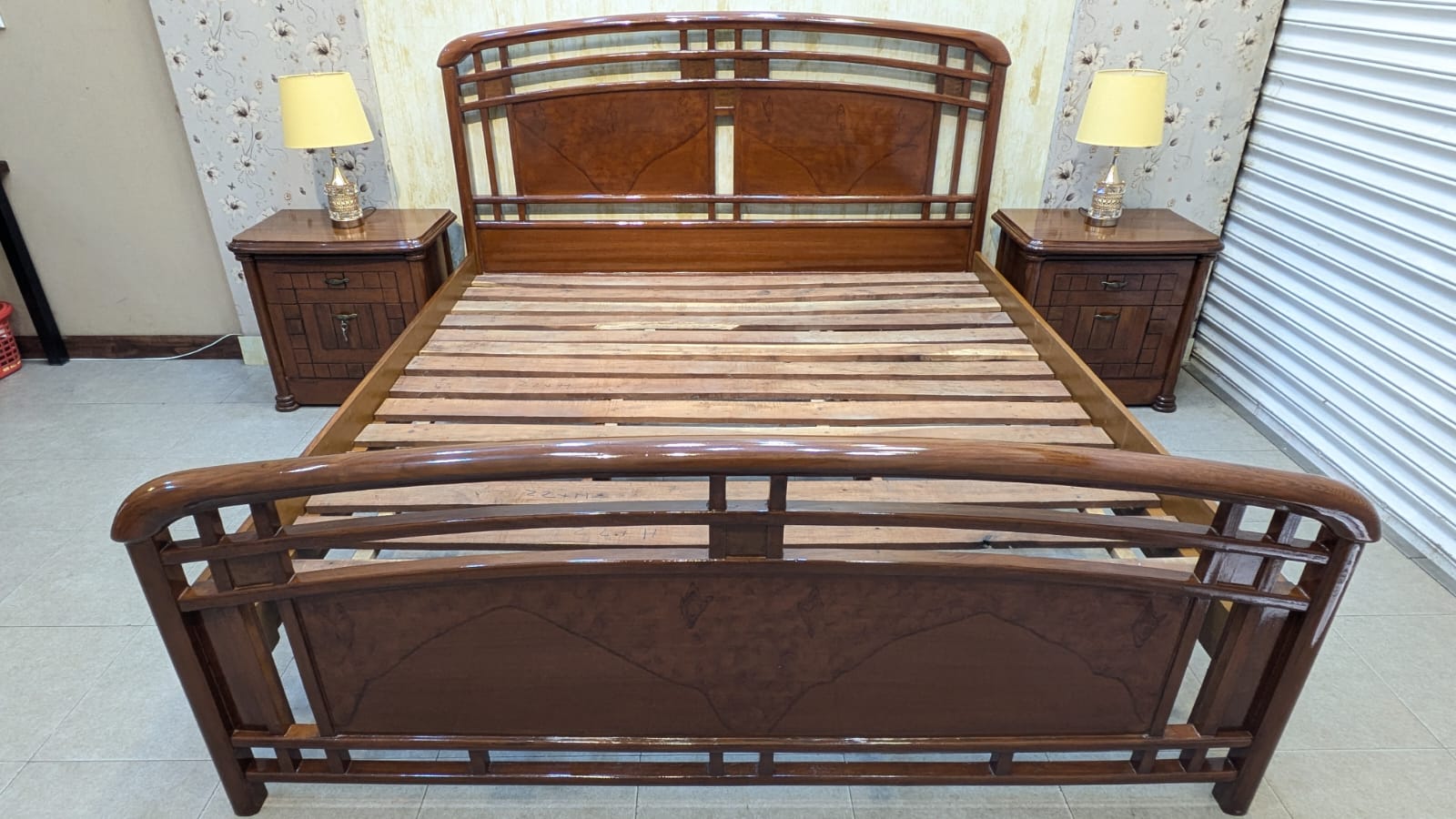 King Size Bed With 2 Side Tables