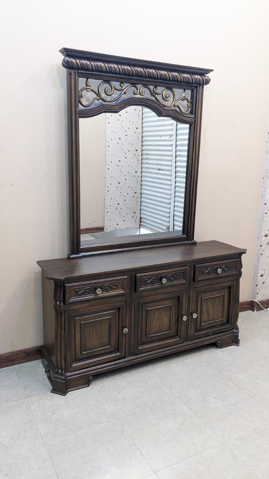 Solid Sheesham Wood King Size Bed With 2 Side Tables and Dressing Table