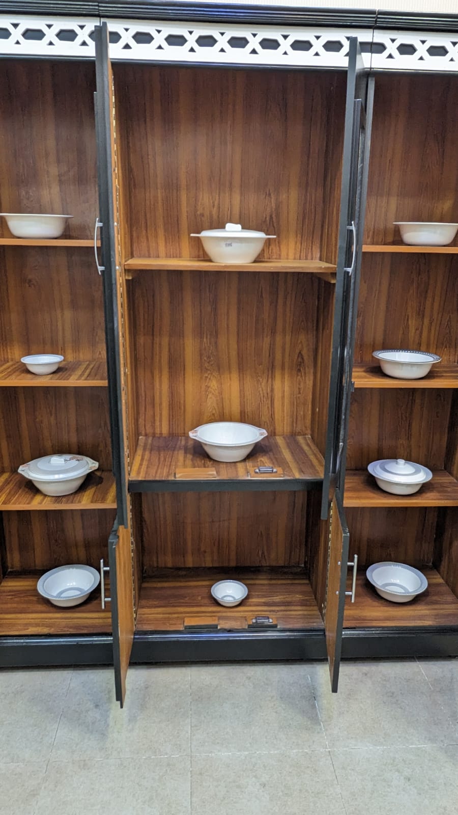 4 Door Corckery Divider