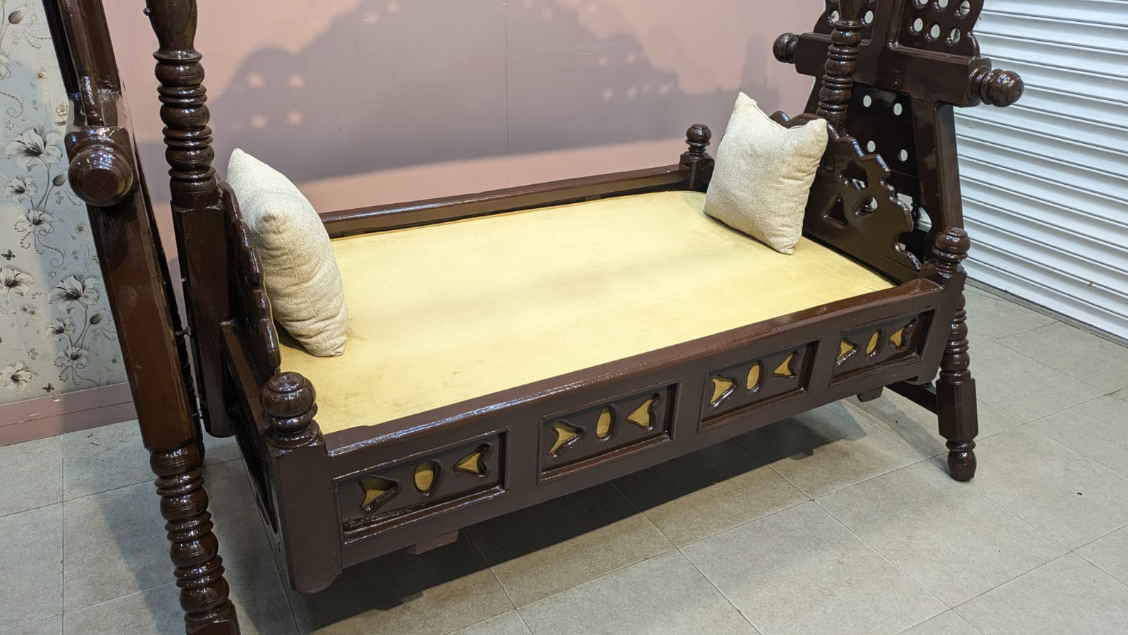 ANTIQUE SHEESHAM WOOD JHULA – A TIMELESS MASTERPIECE