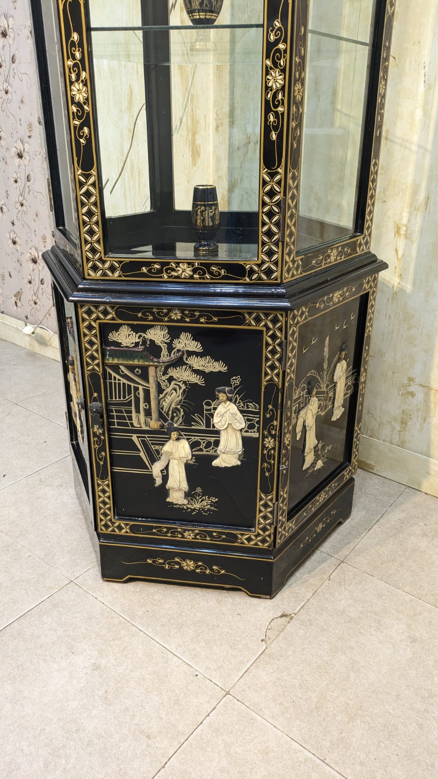 Chinese Black Lacquer Round Hexagon Pagoda Top Mother Of Pearl Showcase Display