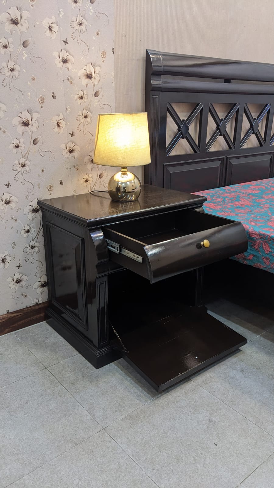 King Size Bed With 2 Side Tables and Dressing Table