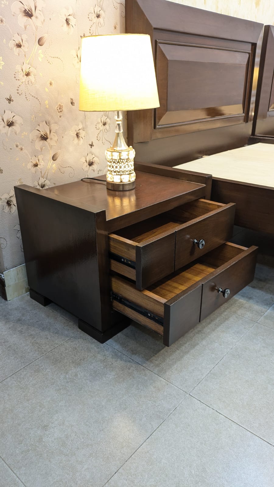 Pair Of Single Beds with 2 Side Tables