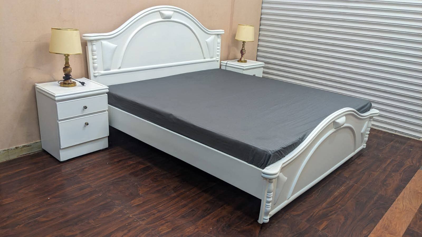 King Size Bed With 2 Side Tables