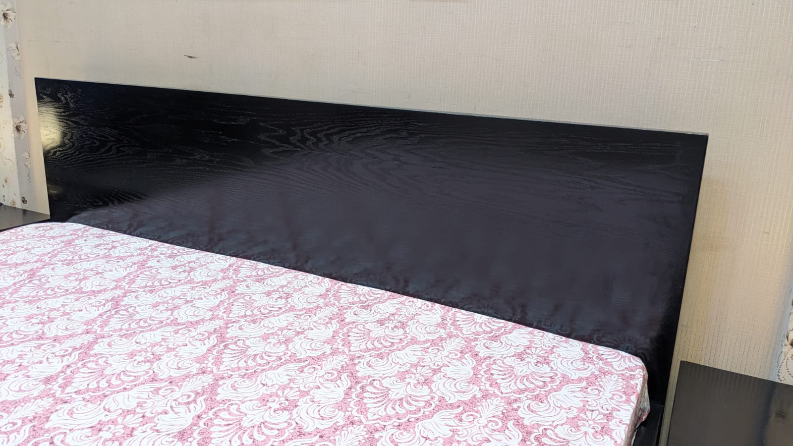 King Size Bed With 2 Side Tables