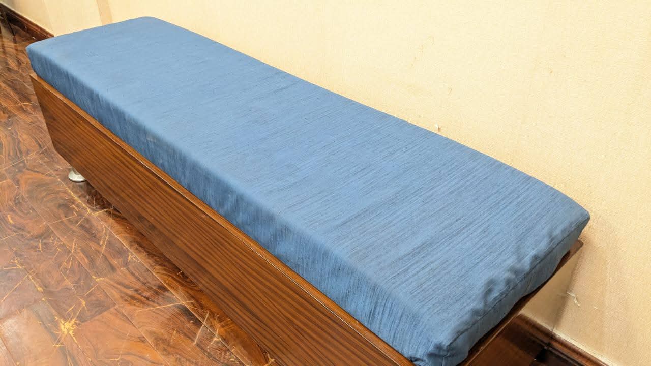 2.5 Seater Seattee