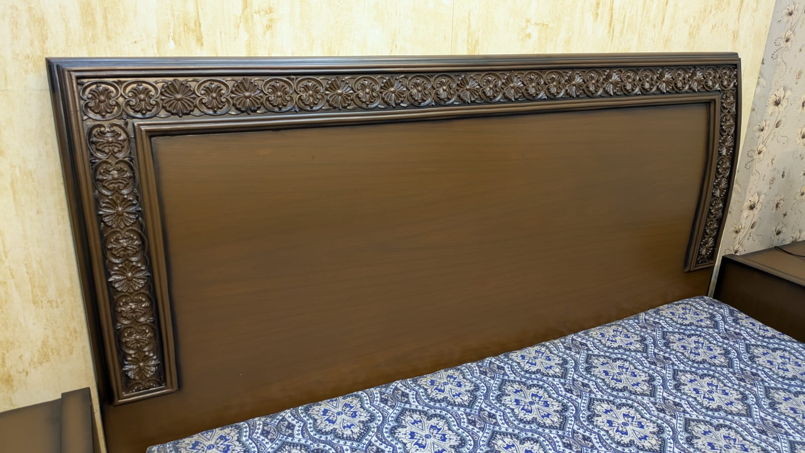 King Size Bed With 2 Side Tables and Dressing Table