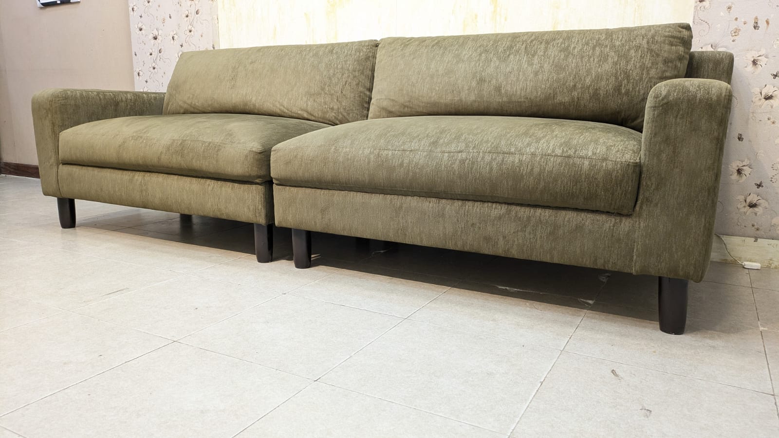 4 Seater Sofa Set with 2 Ottomans