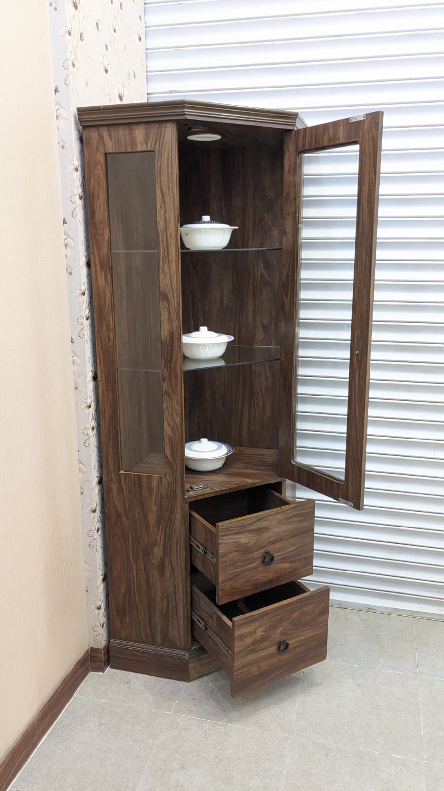 New Corner Display Shelf