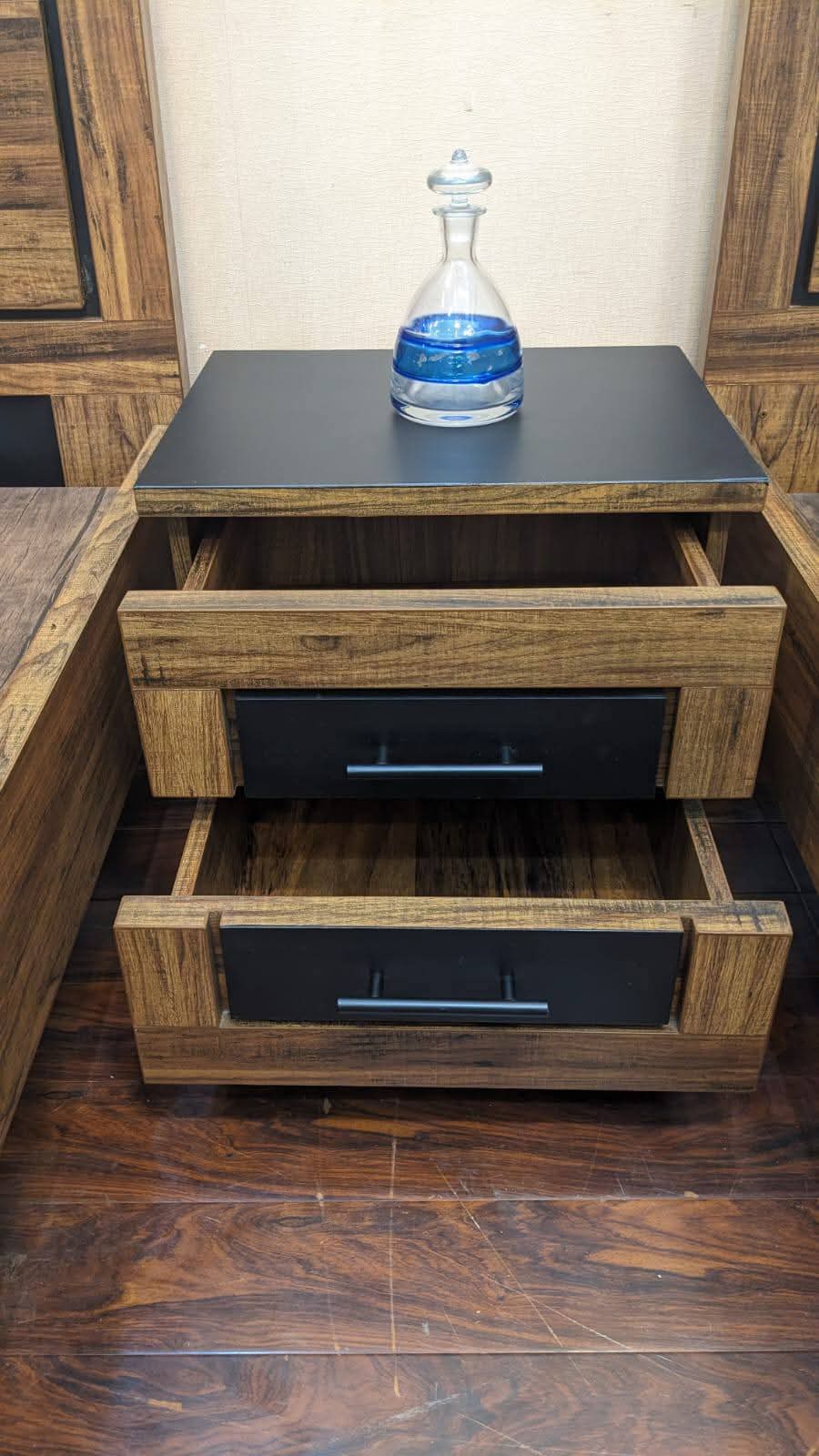 New Pair Of Bed With Shared Side Table & Dressing Table