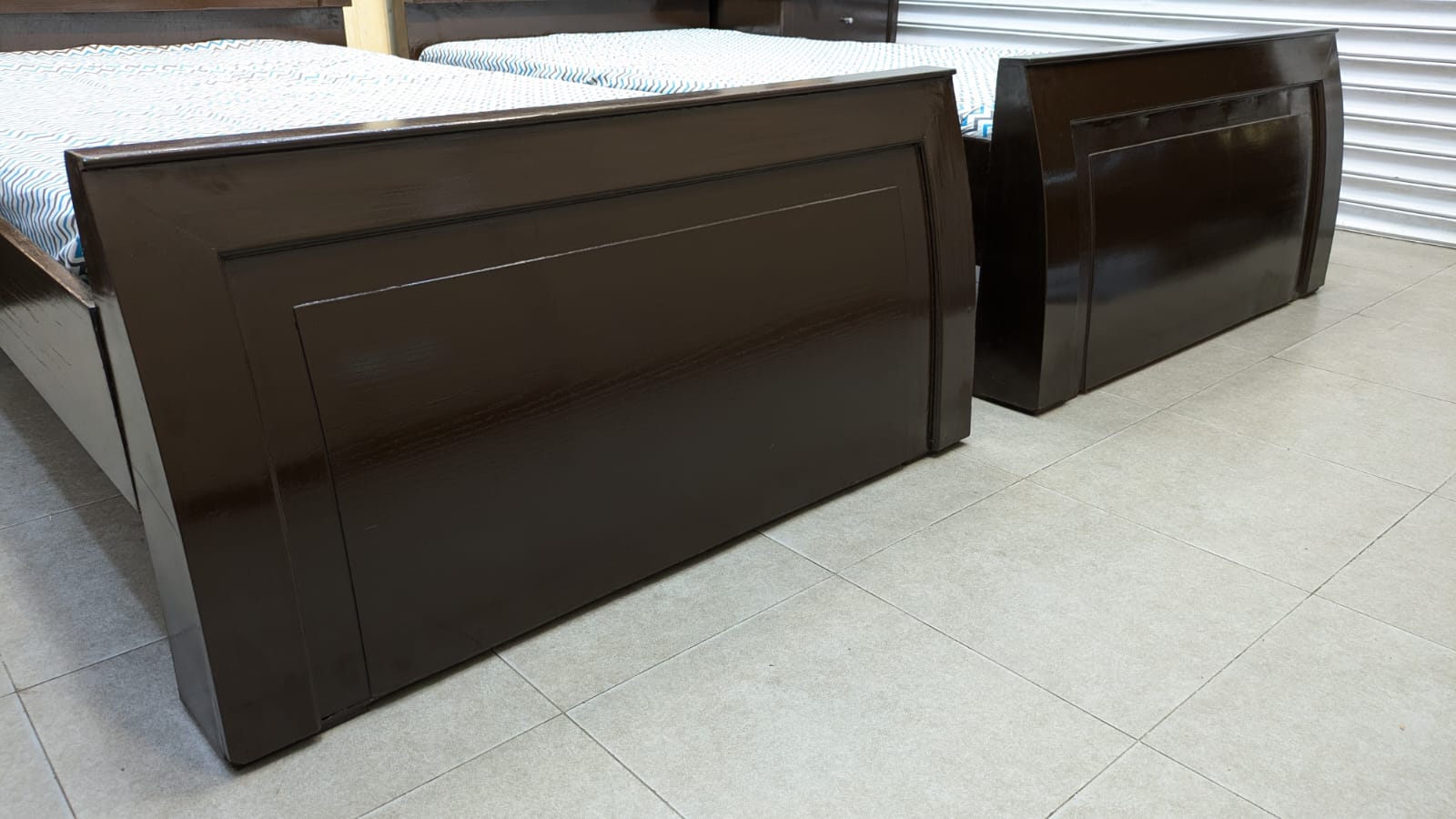 Pair Of Single Beds with 2 Side Tables