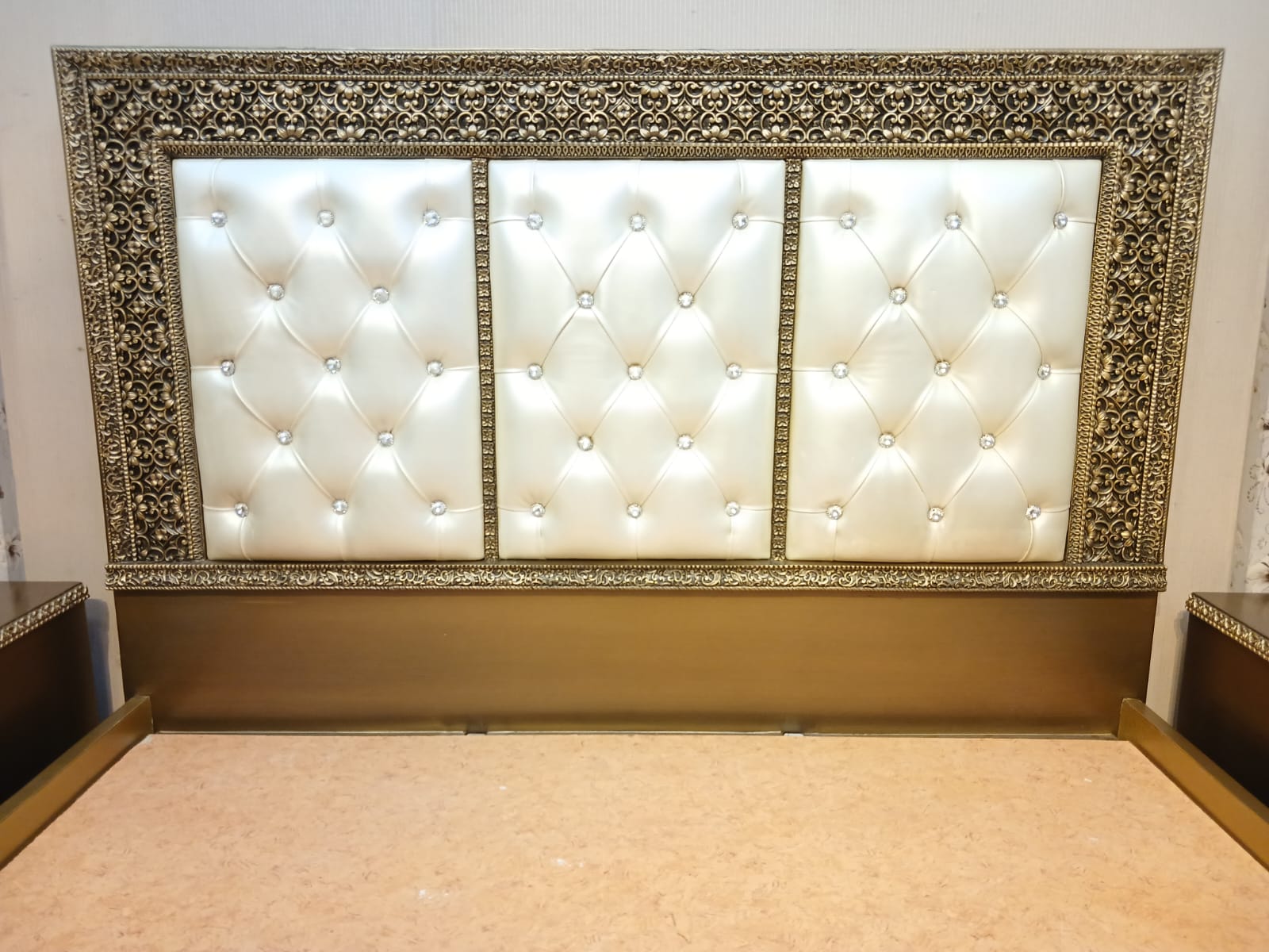 Stylish King Size Bed Set