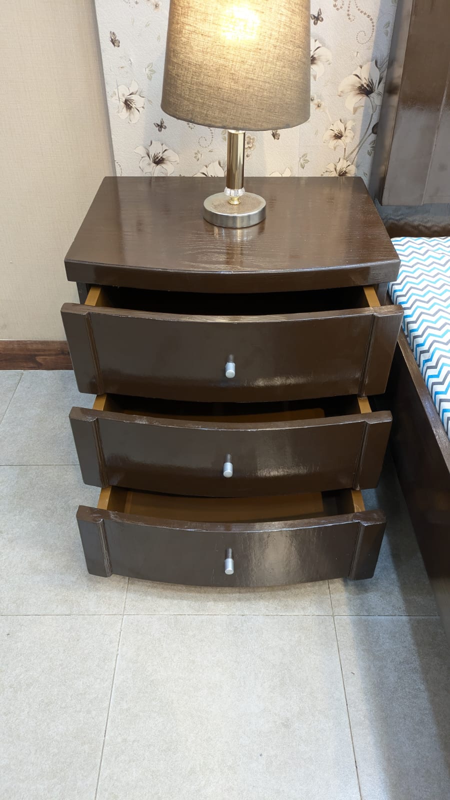Pair Of Single Beds with 2 Side Tables