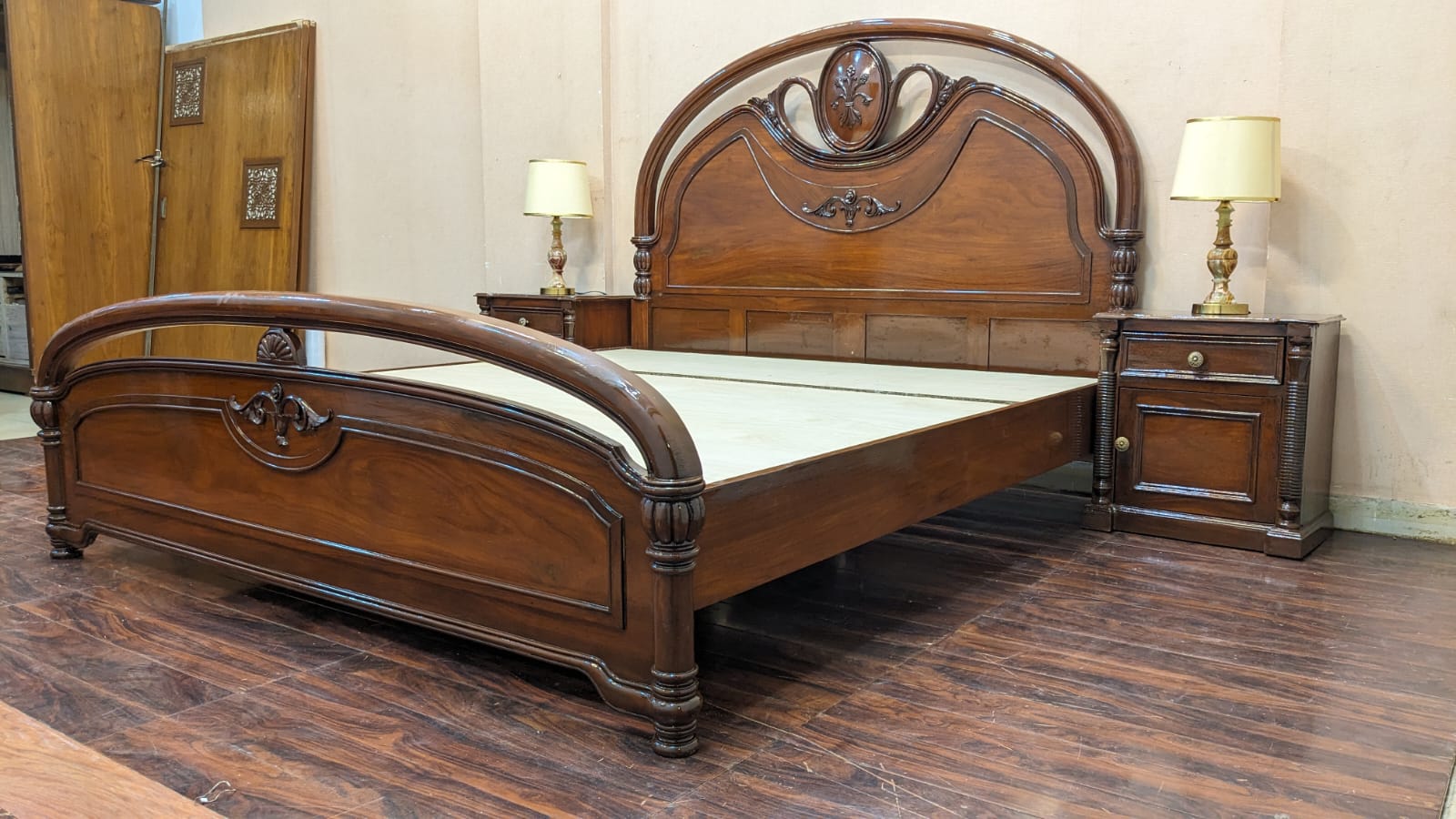 Pure Sheesham Wood King Size Bed With 2 Side Tables