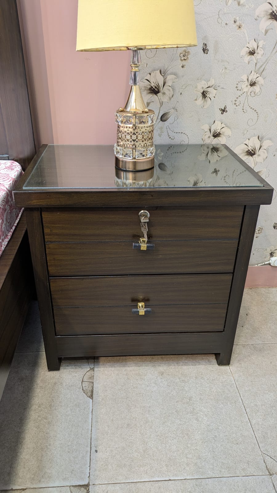 Elegant Queen Size Bed with 2 Side Tables