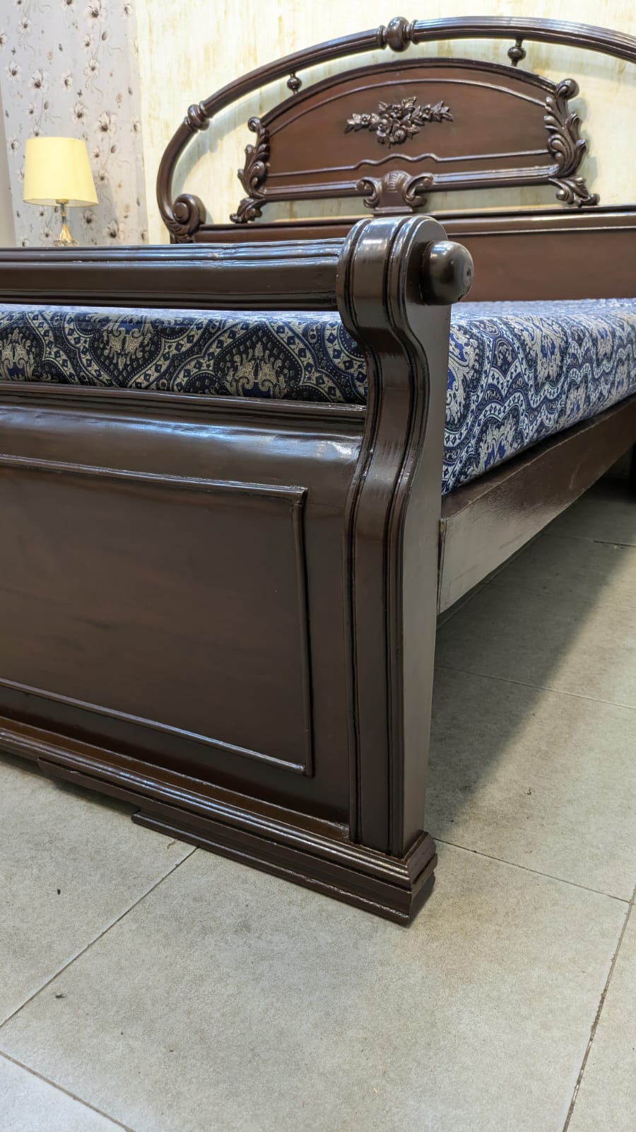 King Size Bed With 2 Side Tables