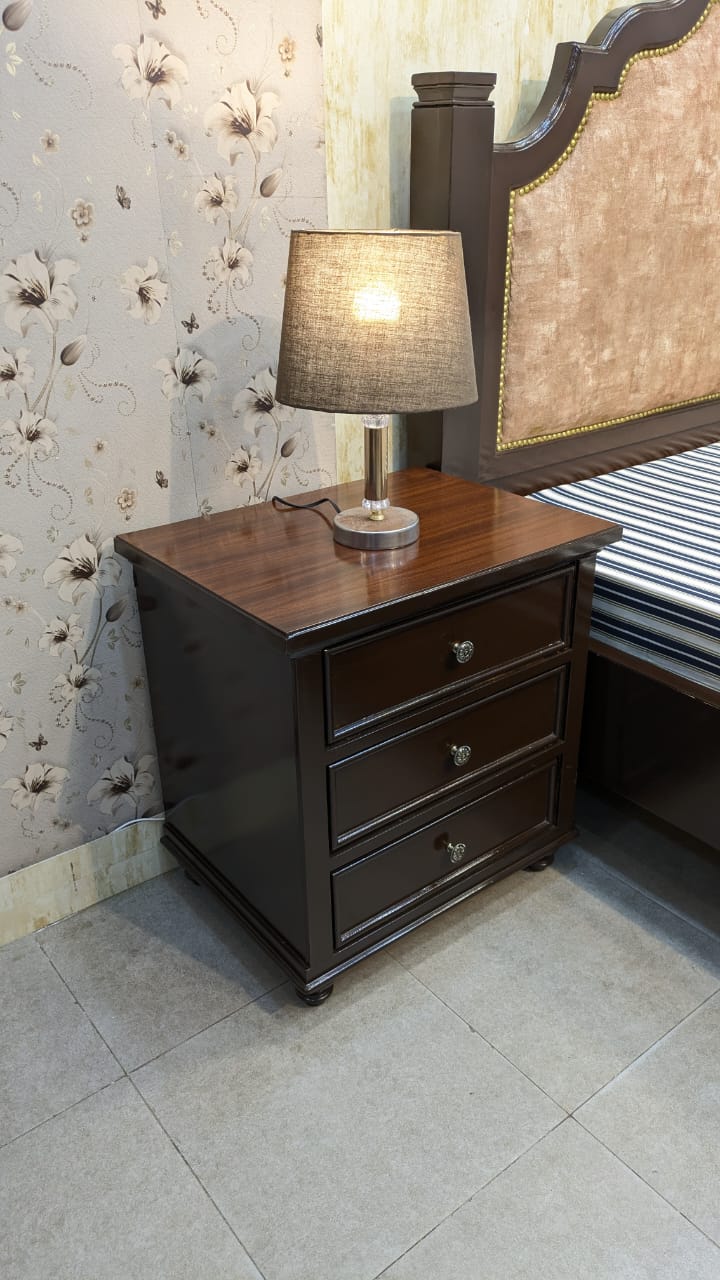 King Size Bed With 2 Side Tables