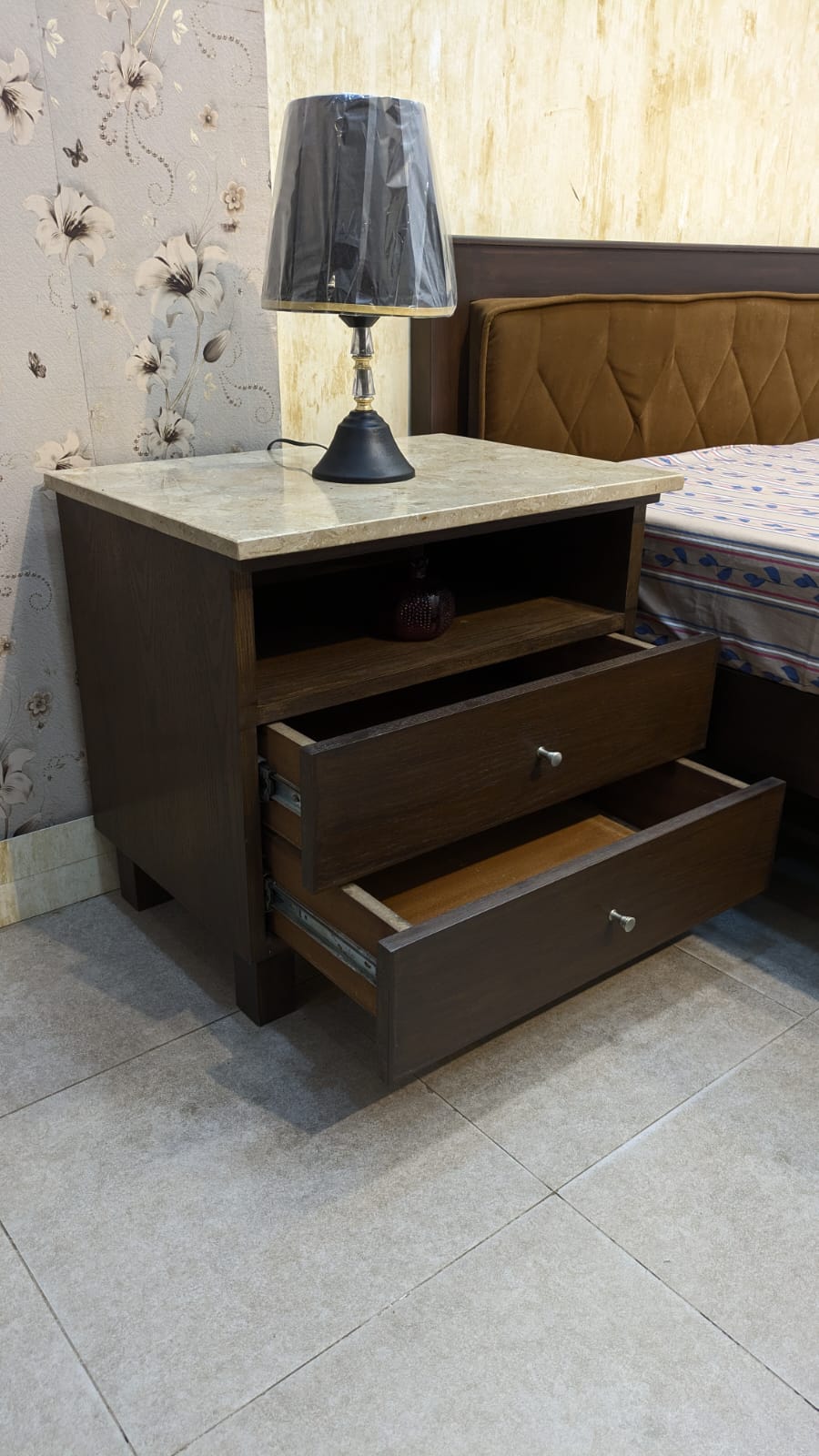 King size bed with 2 side table