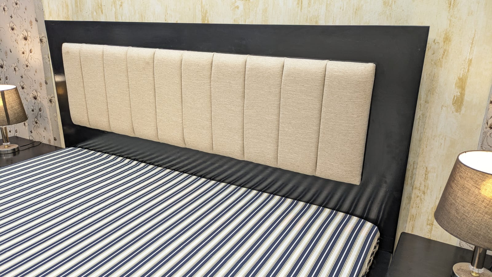 King Size Bed With 2 Side Tables