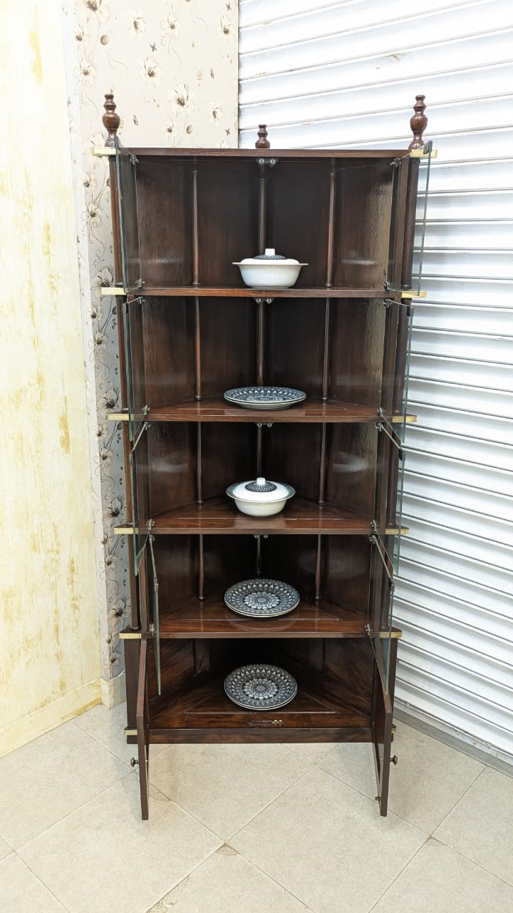 Crockery divider