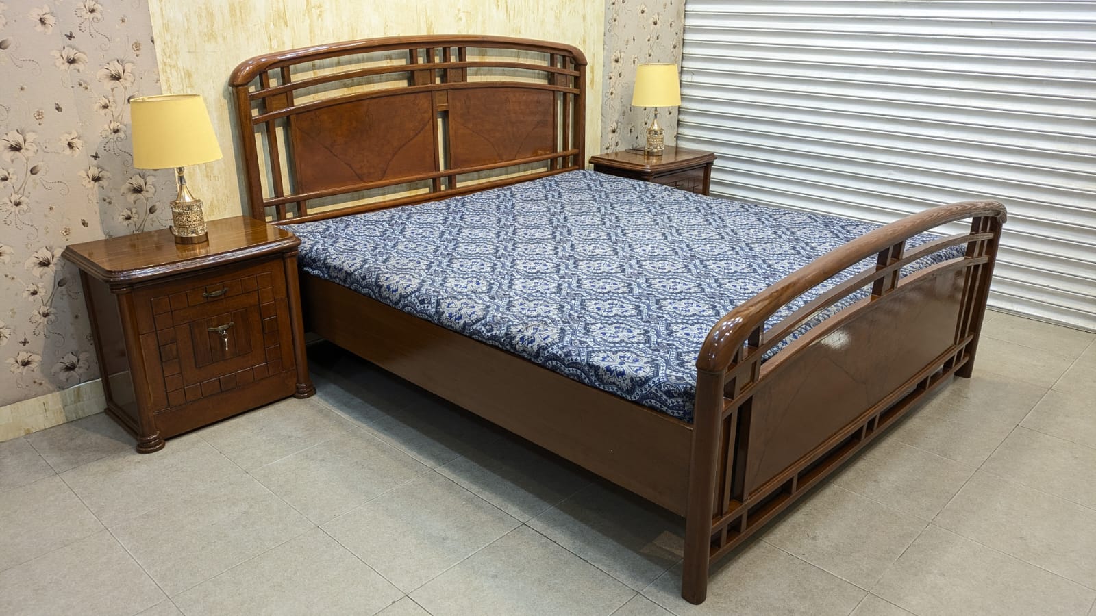 King Size Bed With 2 Side Tables