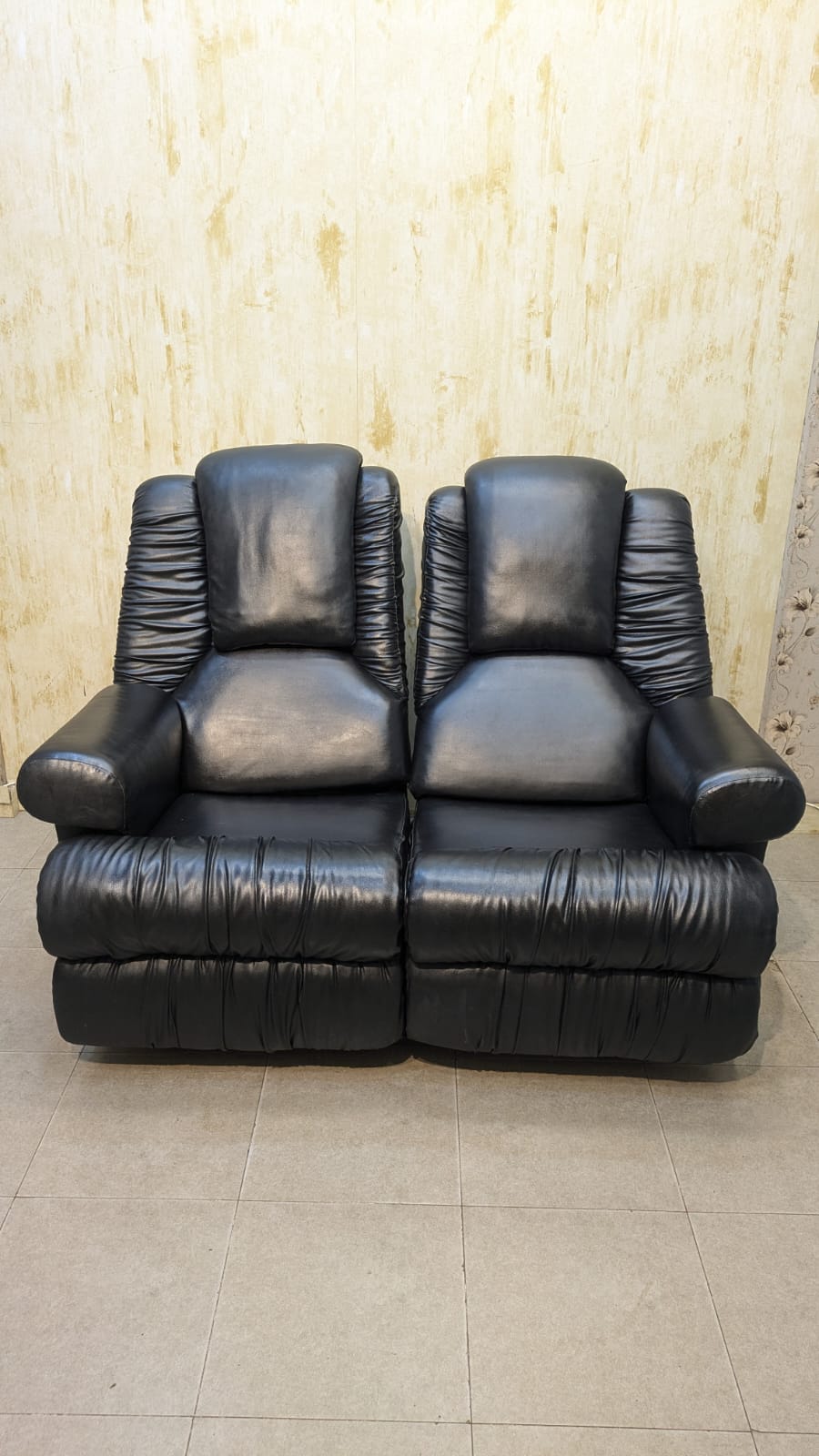Super Comfortable 2-Seater Recliner Sofa