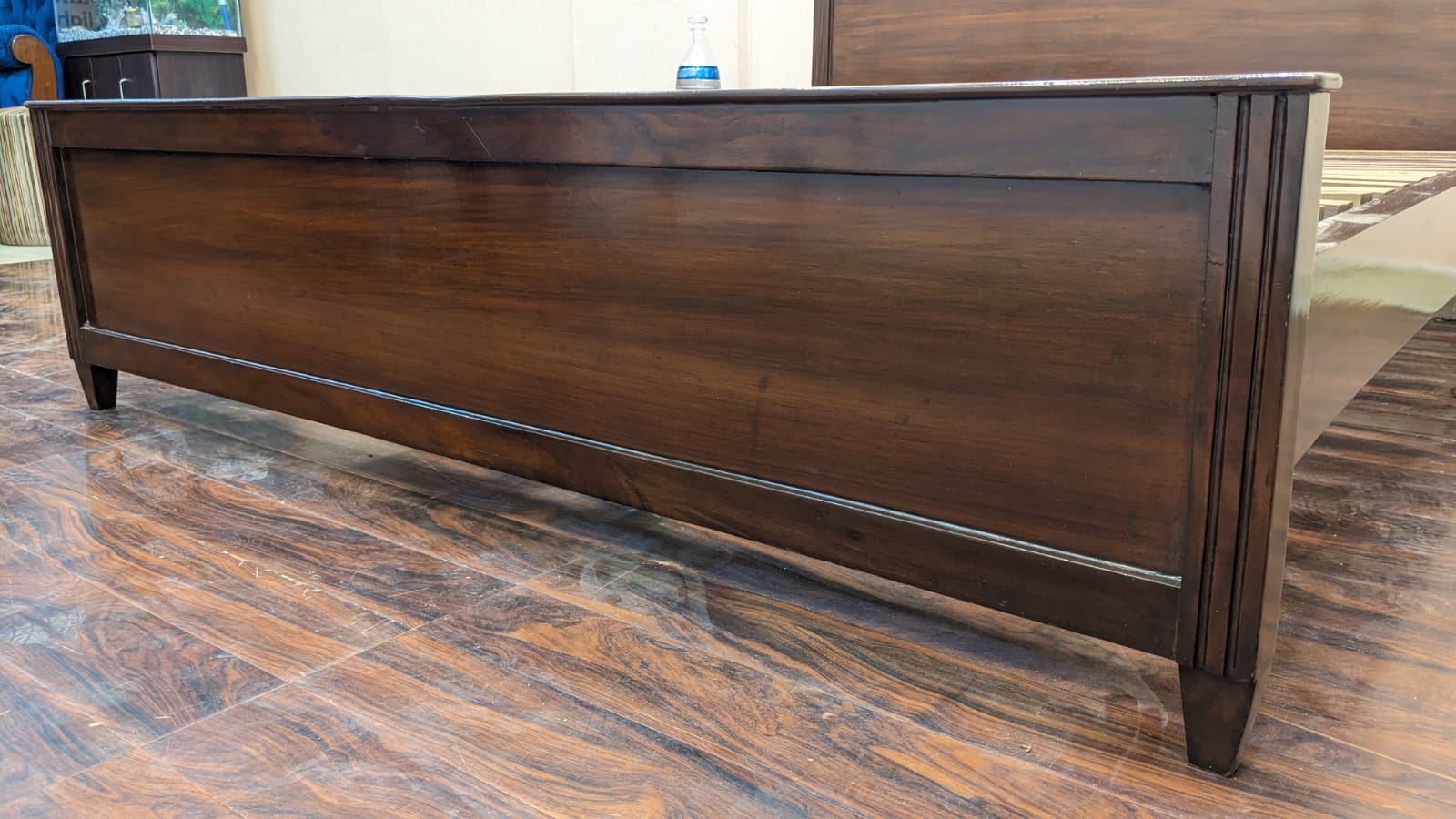 Queen Size Bed With 1 Side Table