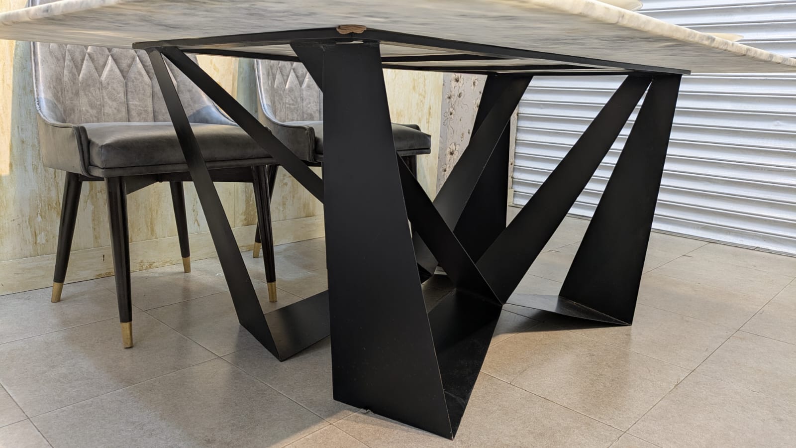 Modern Design 6 Seater Dining Table with Marble Top