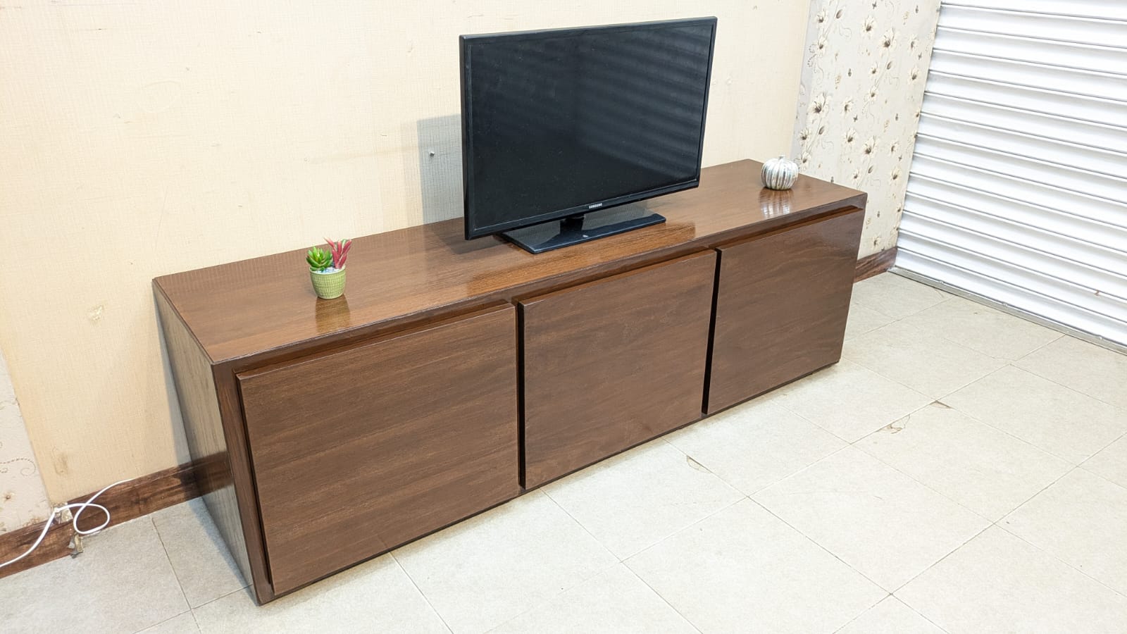 Elegant Design Led Unit