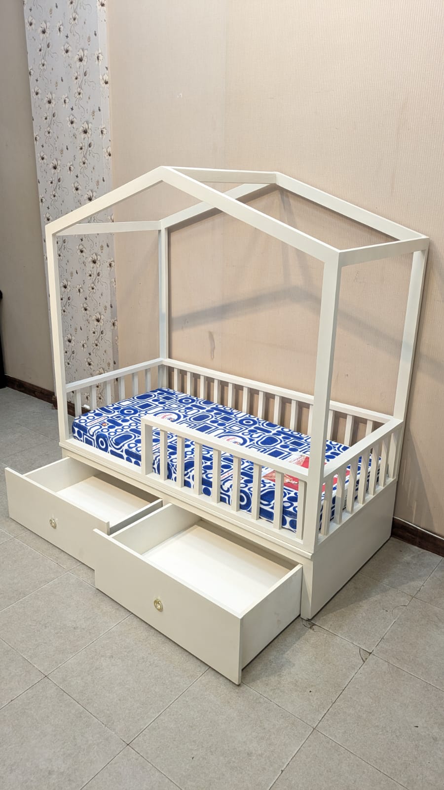 Kids House Style Bed With Mattress