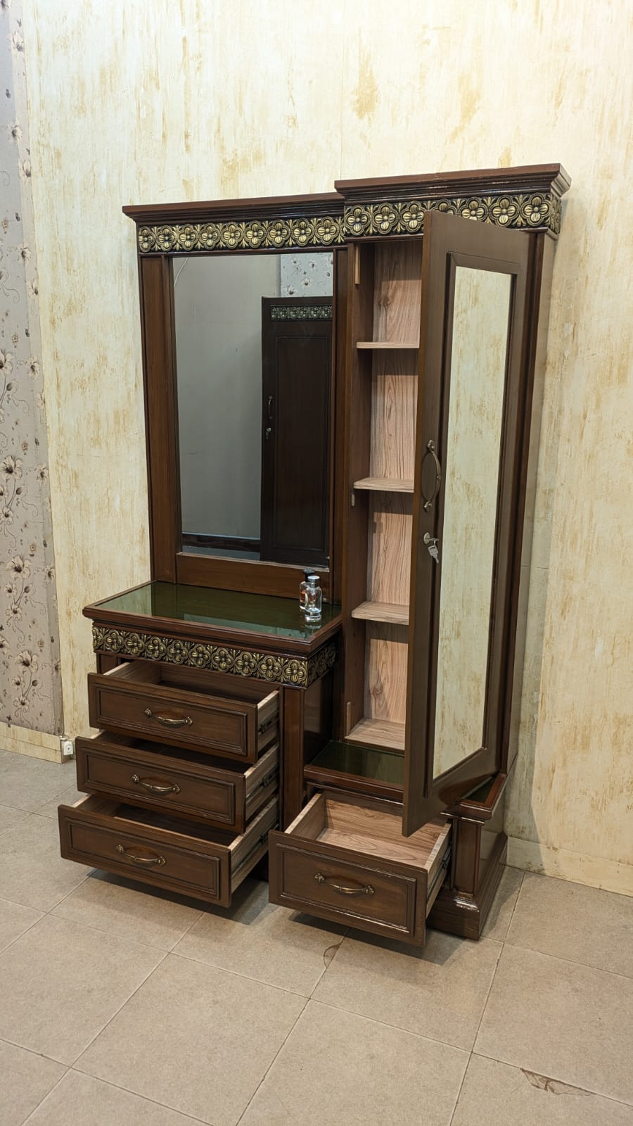 Elegant King Size Bedroom Set
