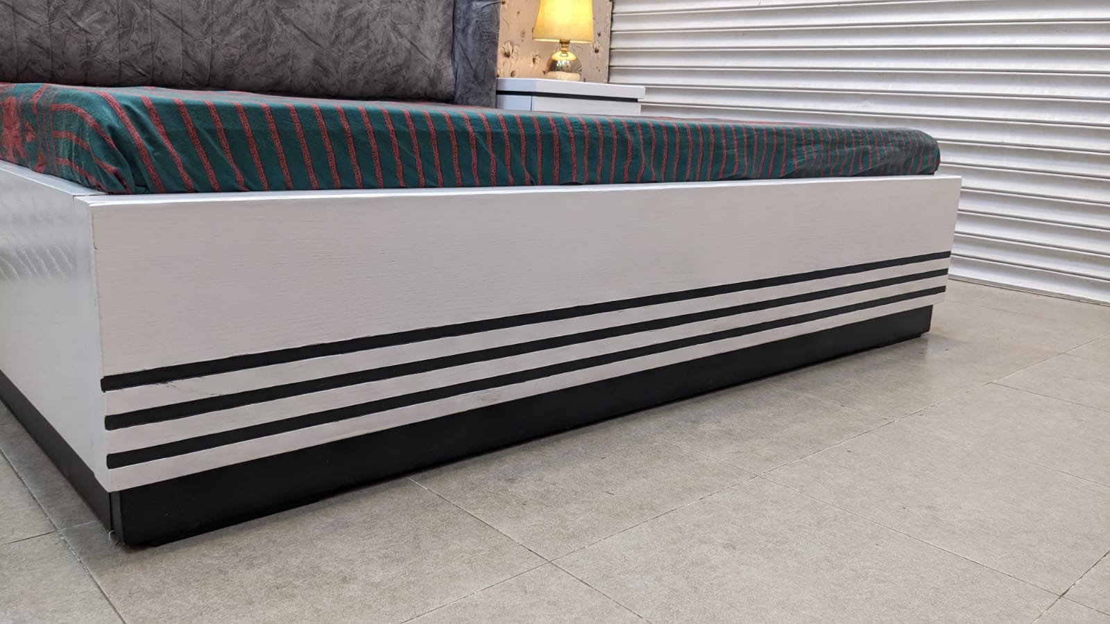 King Size Bed With 2 Side Tables and Dressing