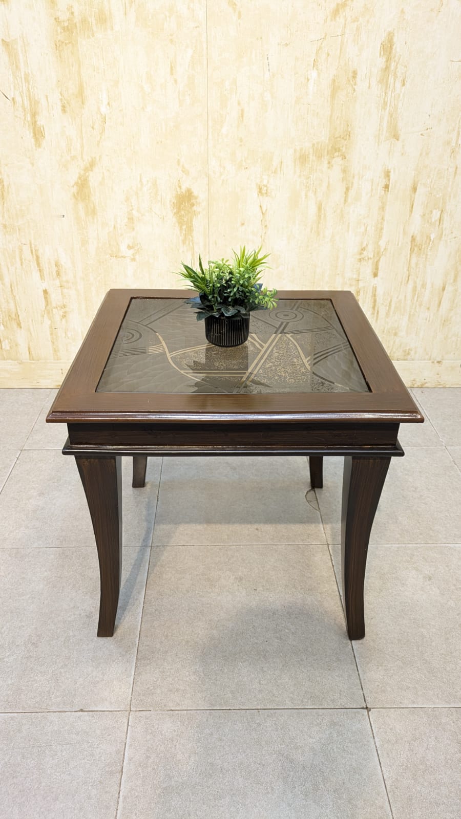 Corner table