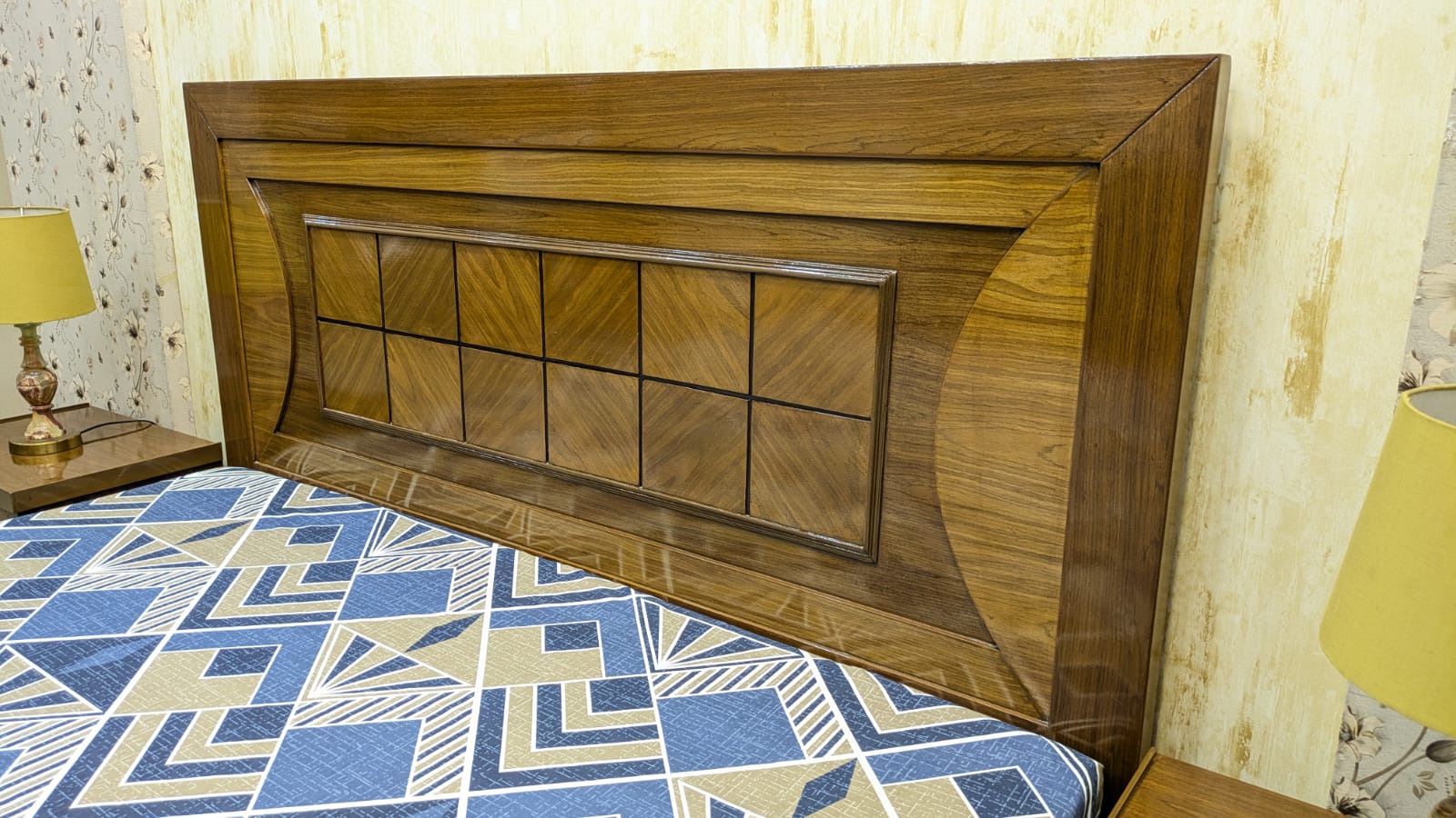 King Size Bed With 2 Side table