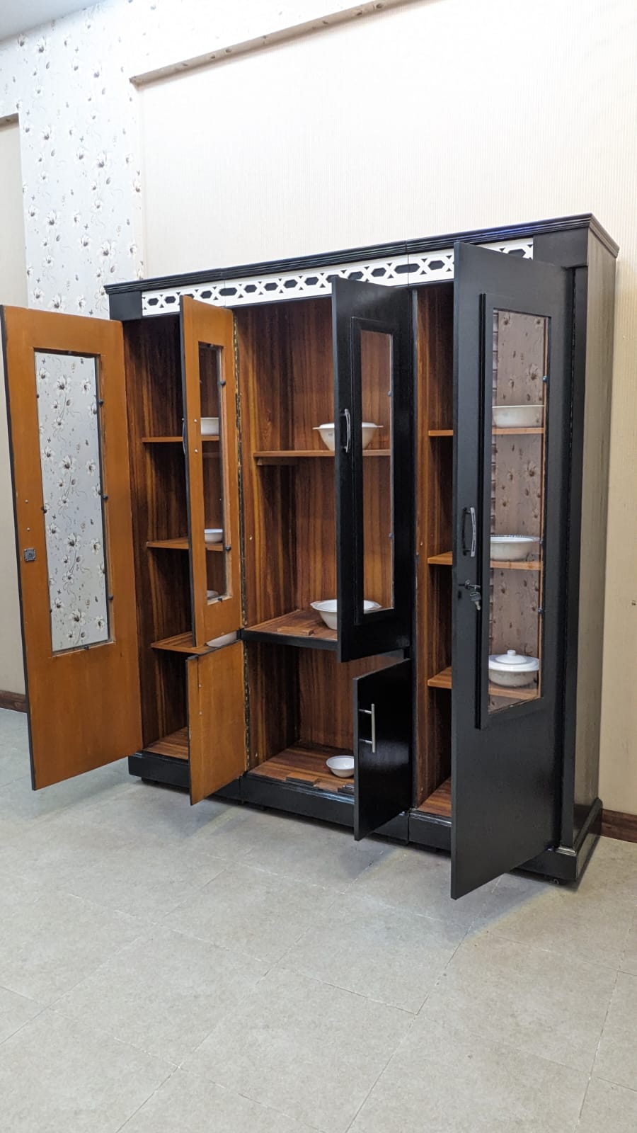 4 Door Corckery Divider