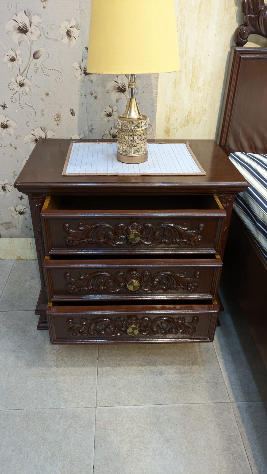 Elegant King Size Bed Set