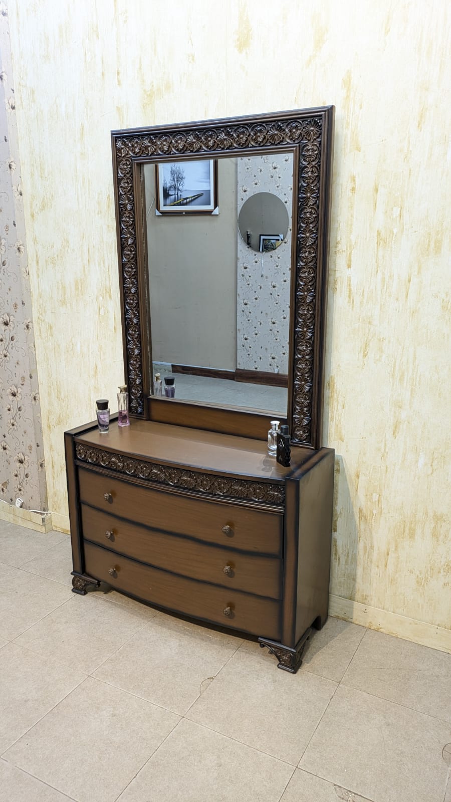 King Size Bed With 2 Side Tables and Dressing Table