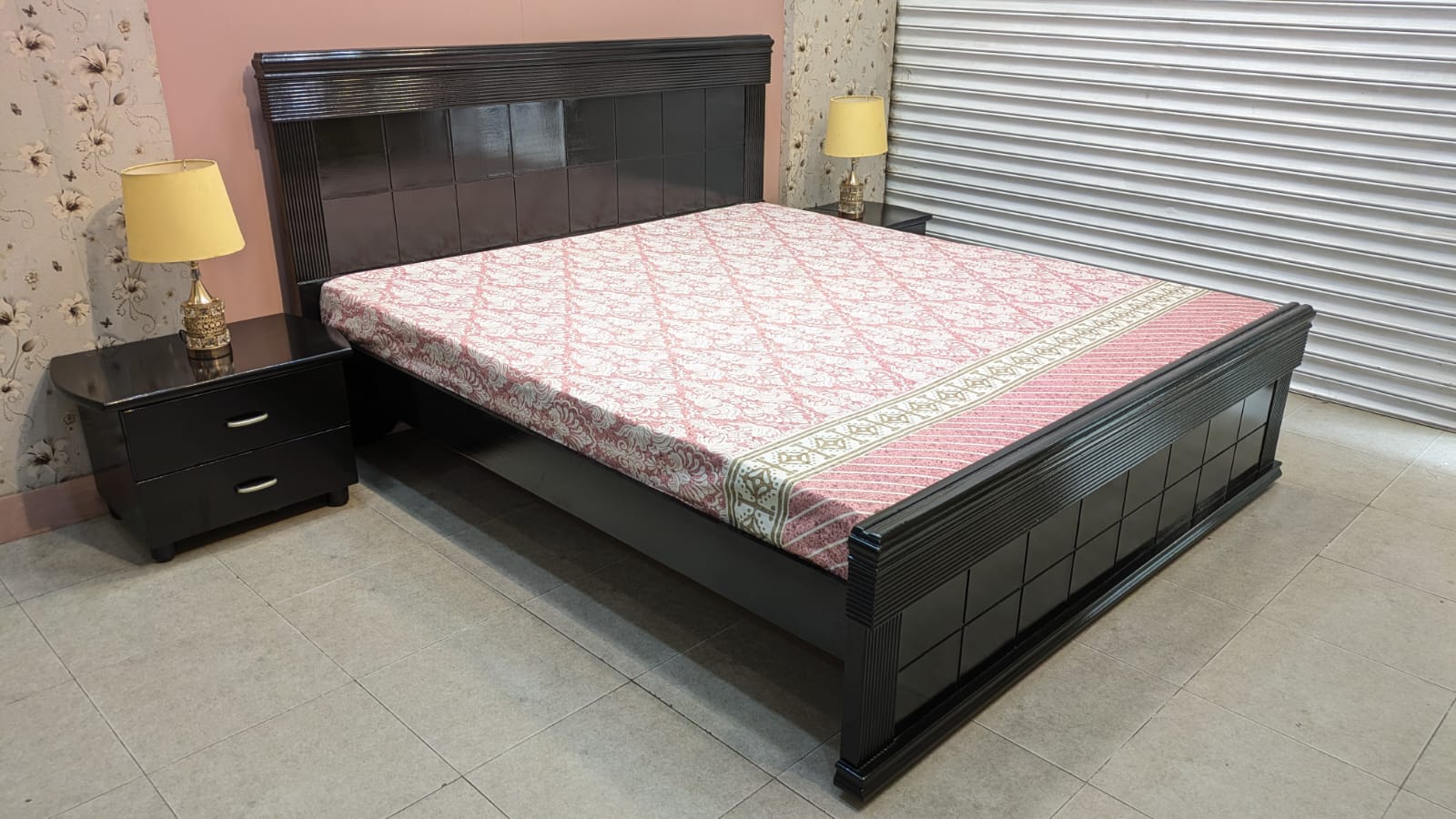 King Size Bed With 2 Side Tables