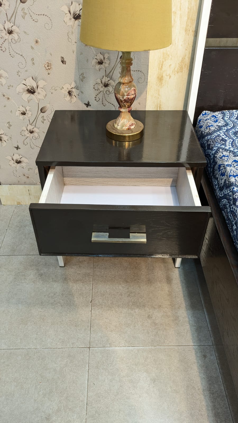 King Size Bed With 2 Side Tables