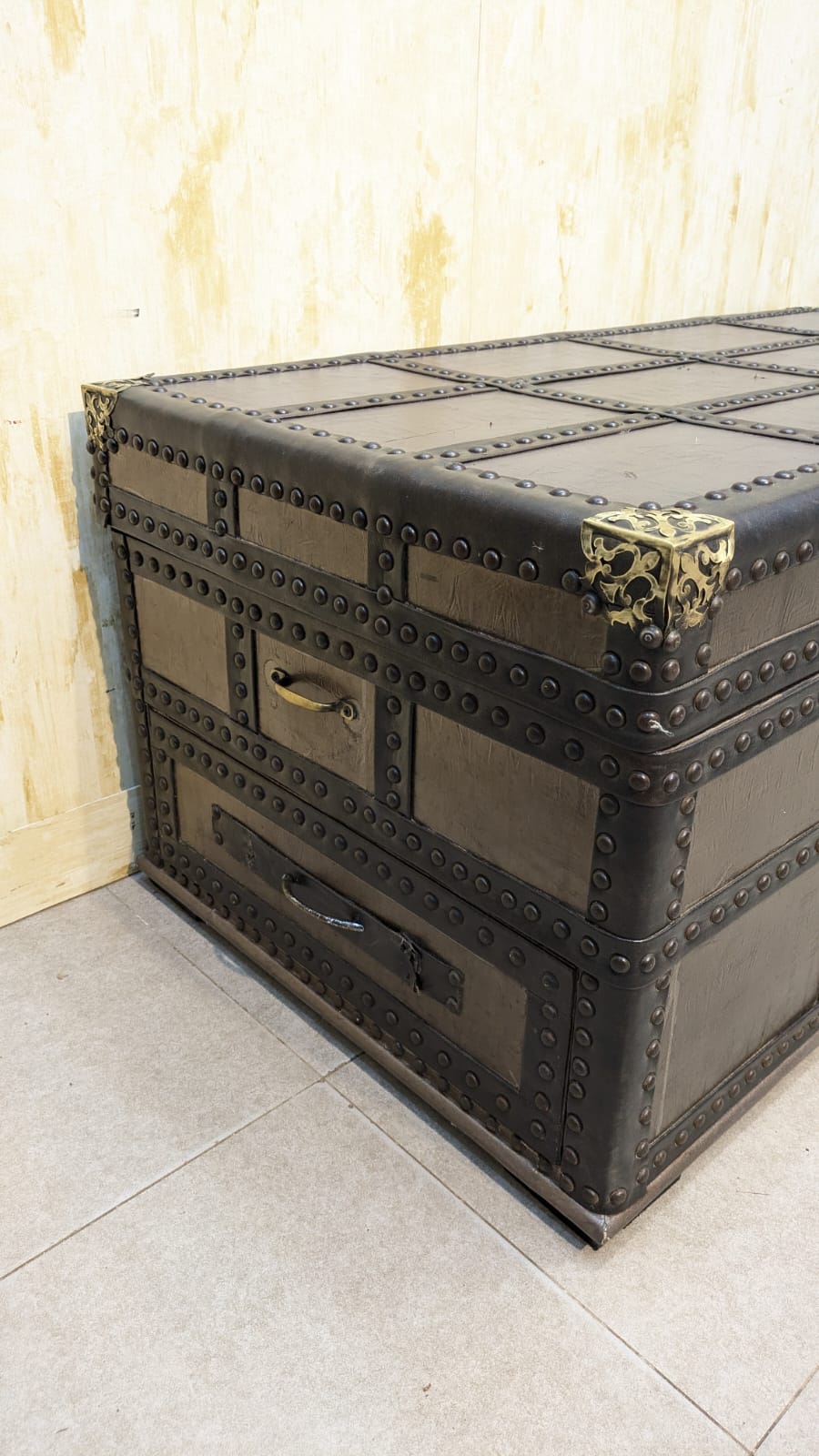 Beautiful Vintage Storage Trunk Elegant spacious