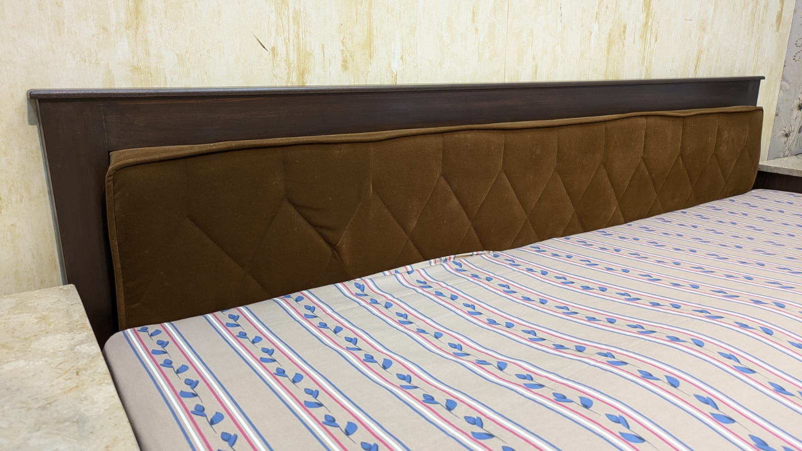 King size bed with 2 side table