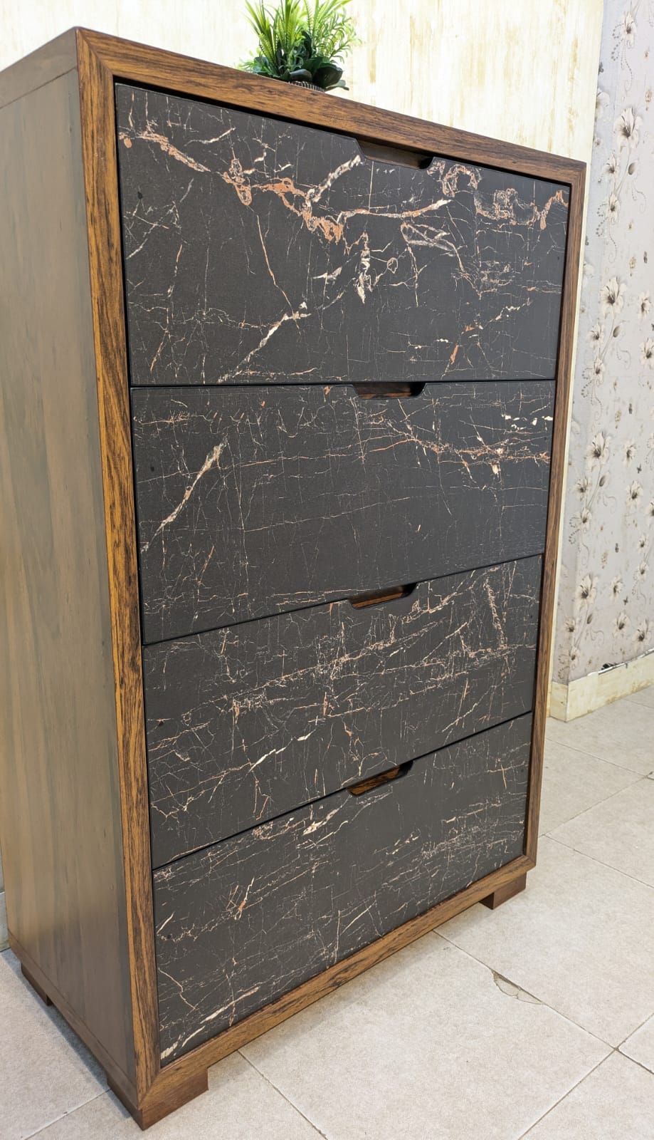 BRAND NEW CHEST OF DRAWERS