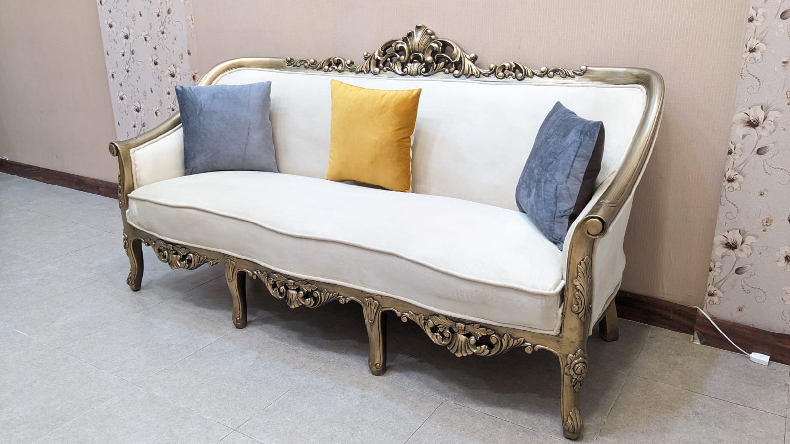 Solid Sheesham Wood 5 Seater Chinioti Sofa Set