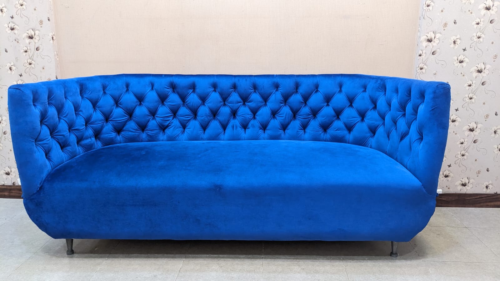 3 Seater Sofa with Center Table