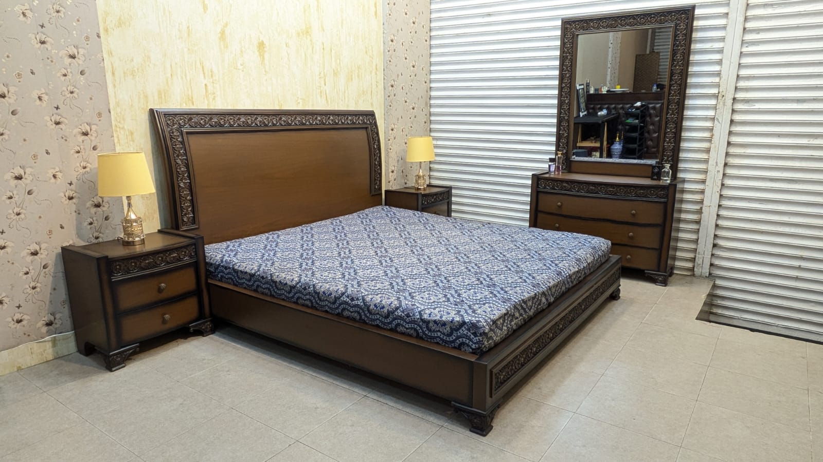 King Size Bed With 2 Side Tables and Dressing Table