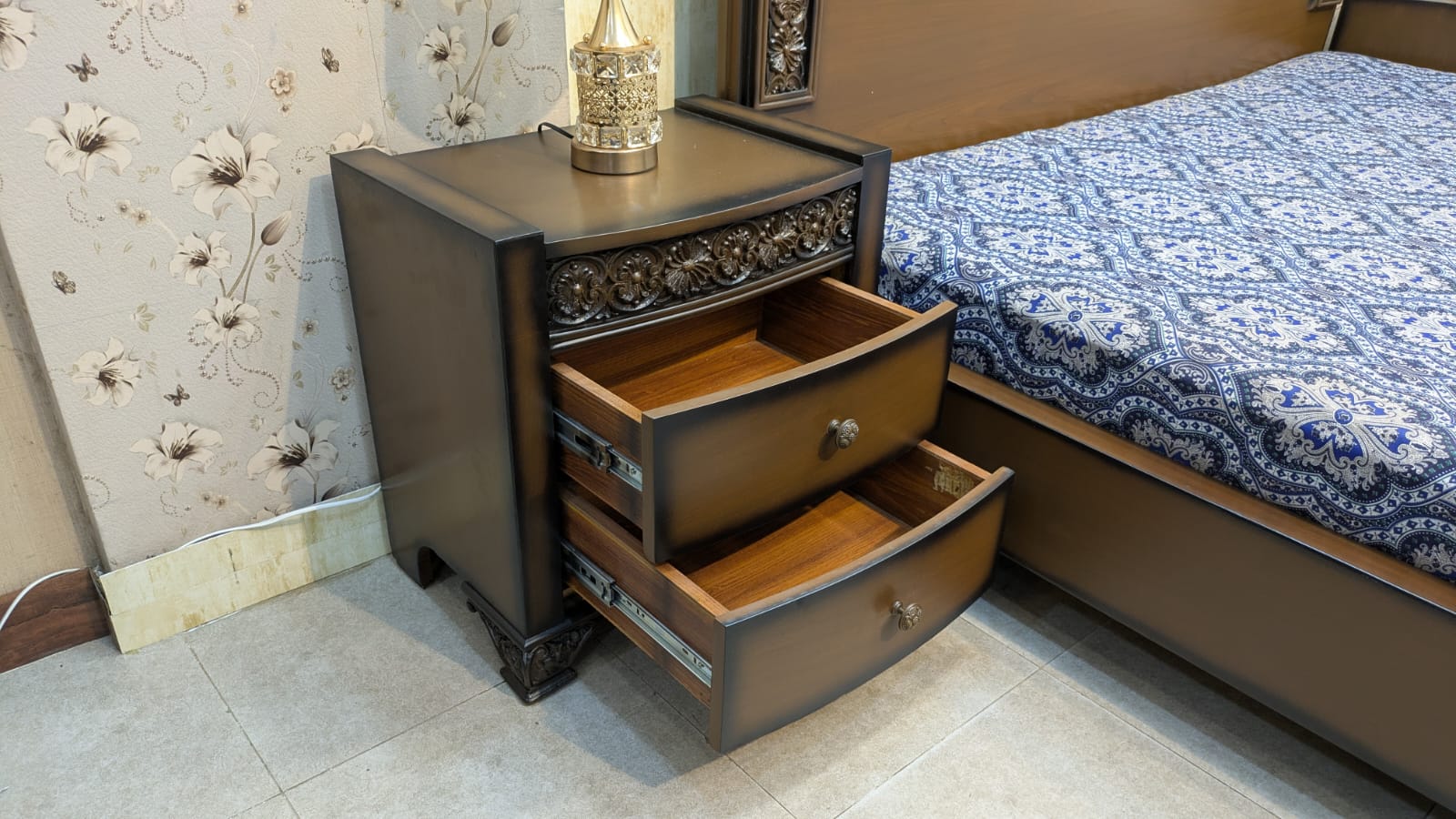 King Size Bed With 2 Side Tables and Dressing Table